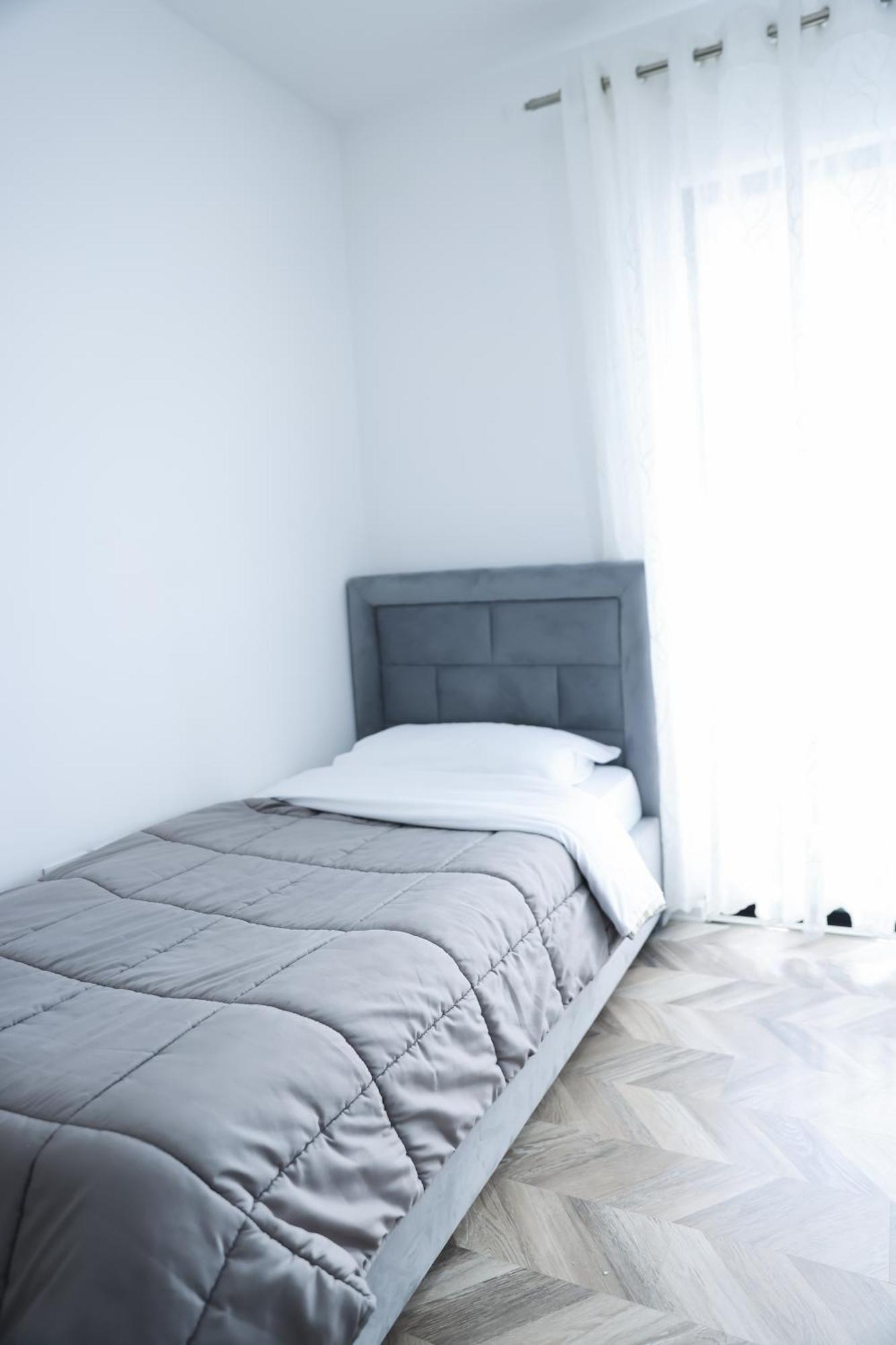 Family Apartment Tirana Buitenkant foto