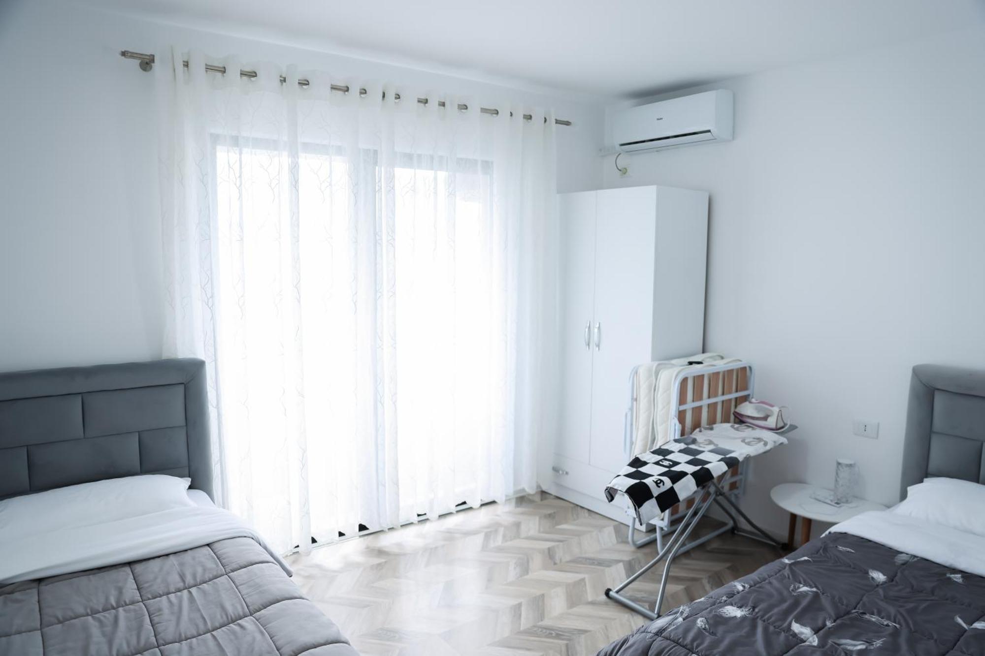 Family Apartment Tirana Buitenkant foto